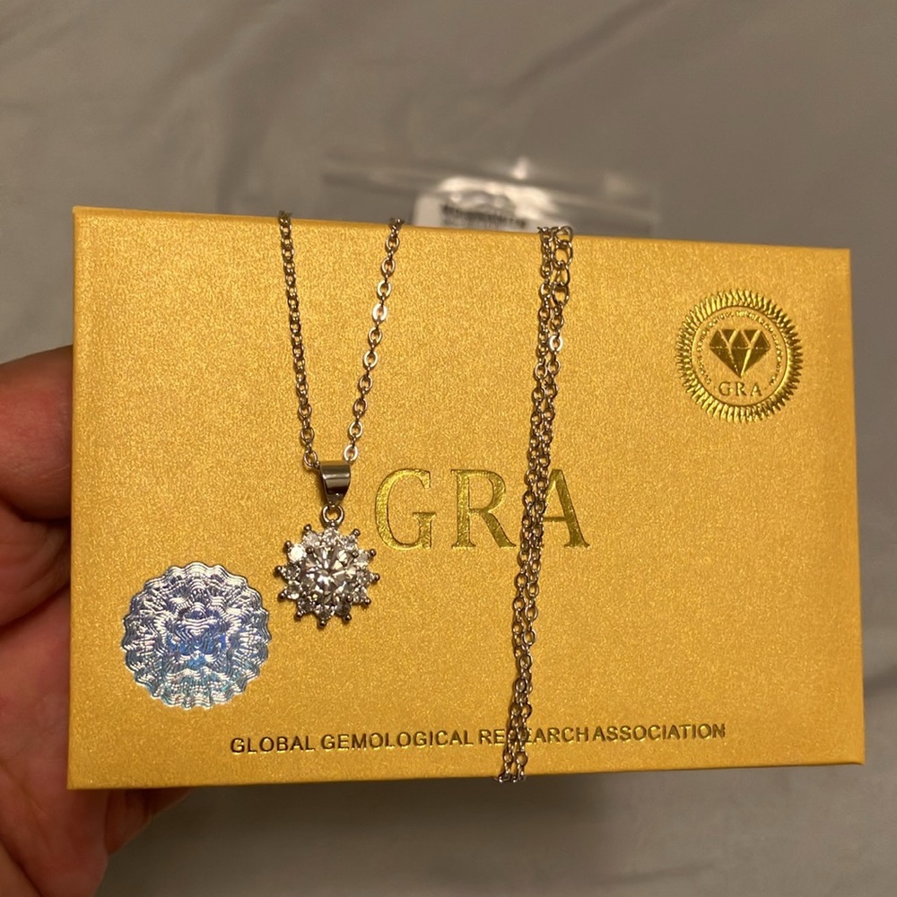 Moissanite necklace - Picture 10 of 12